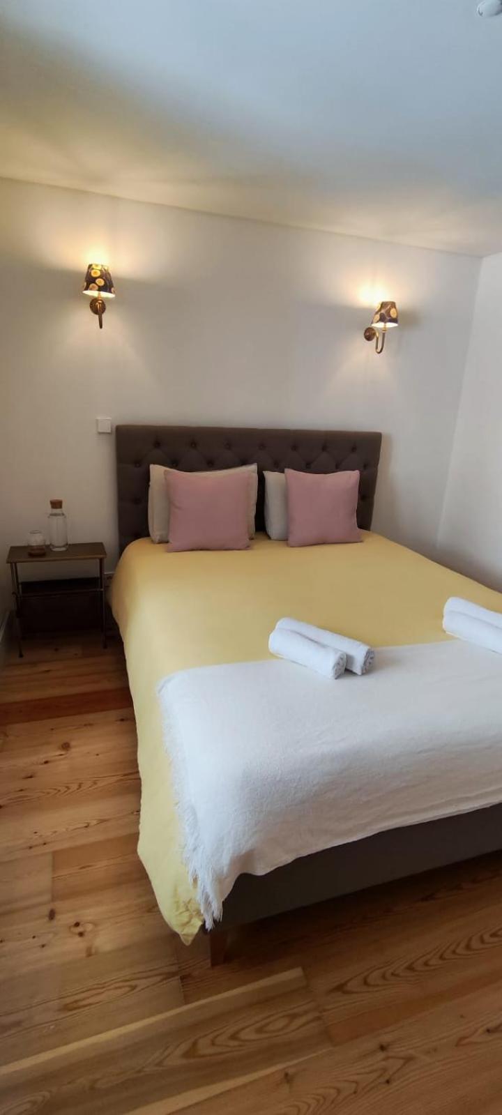 With Balcony On Rua Aurea In The Historic Center Of Baixa De Lissabon