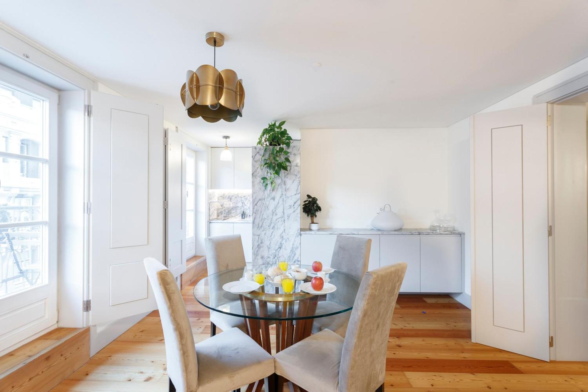 Apartment With Balcony On Rua Aurea In The Historic Center Of Baixa De *
